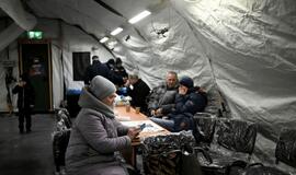 Ukrainiečiai šildosi palapinėje