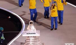 Atidarymo ceremonijoje lentelę su užrašu „Ukraina“ nešė rusė