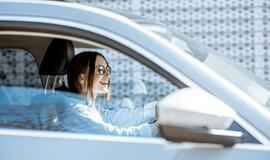 Automobilis, mergina