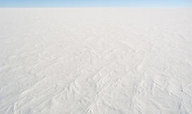 rasti skysto vandens telkiniai stingdančiame -15 laipsnių šaltyje