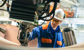 Vakarų laivų gamykla, investicijos