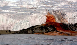 Antarktida tarsi kraujuoja: mokslininkai galiausiai išsiaiškino kodėl