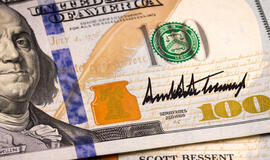 ant JAV valiutos bus Donaldo Trumpo parašas