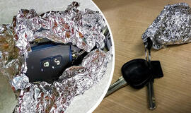 Kodėl vairuotojai vynioja automobilių raktelius į foliją