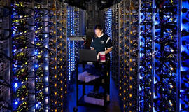 kodėl iki 2030 metų dirbtiniam intelektui kasdien reikės milijardų litrų vandens