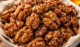 Metu graikinius riešutus į verdantį vandenį – ir ant stalo jau delikatesas