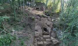 Archeologai atvėrė užantspauduotą 2600 metų senumo kapavietę