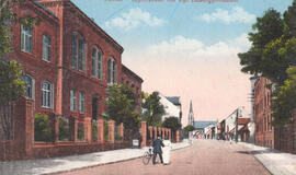 Vienas ryškesnių karalienės Luizės atminimo Klaipėdoje pavyzdžių - jos vardo grąžinimas šiam 1891 m. duris atvėrusiam pastatui, kuriame prieškariu veikė Karališkoji Luizės gimnazija