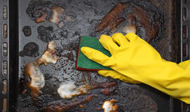 kaip akimirksniu pašalinti riebalus nuo kepimo skardos