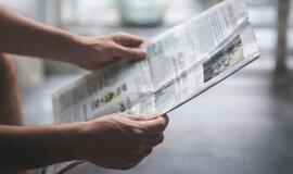 Laikraščio skaitymas