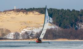 Nidoje ant pavasarinio ledo uždarytas ledo jachtų sezonas