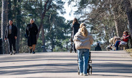 sinoptikė žada ir snaiges, ir pavasarišką šilumą