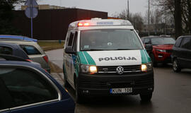 Sostinės policija tęsia į banką įsiveržusio užpuoliko paiešką