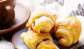 Gardžių naminių ragelių receptas prie arbatos: paruoškite purią tešlą su pienu