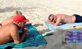 Rusai džiaugiasi ištuštėjusiais paplūdimiais