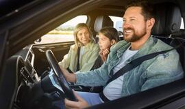 Šeima automobilyje