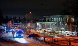 Policijos automobiliai prie JAV ambasados