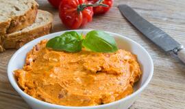 Sviestas su pomidorais