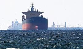 Tanklaiviai plaukia Persijos įlankoje