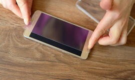 Ar brangios ekrano apsaugos tikrai gali išgelbėti jūsų telefoną?