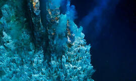 Po Žemės paviršiumi glūdi gyvybės kupini vandenynai