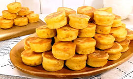 Iš pakelio varškės – kalnas gardžių „mažylių“ su svogūnais