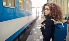 Viena keliaujanti moteris