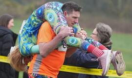 Suomijos pora laimėjo žmonų nešimo čempionatą Anglijoje