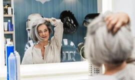 Atvirkštinis dažymas – slaptas kirpėjų triukas moterims po 60 metų