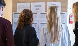 Lietuvos moksleivių sąjungai apklausus šalies moksleivius dėl egzaminų balų kartelės daugiausiai mokinių pritarė 20-25 balų išlaikymo ribai