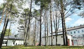 Kretingos ligoninė kaimynystėje įkurdintus Nakvynės namus pakenčia, tačiau prie jų papildomo būsto išgeriantiems asmenims nenorėtų.