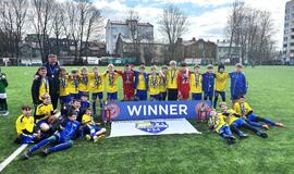 Treneris Edmundas Gaigalas su auklėtiniais