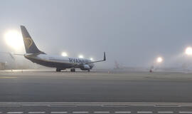 Lėktuvas, oro uostas, rūkas