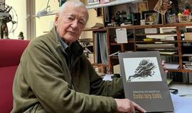 Rimanto Dichavičiaus kūrybą išgarsinusio fotoalbumo „Žiedai tarp žiedų“ viršelį puošia kretingiškės moksleivės nuotrauk