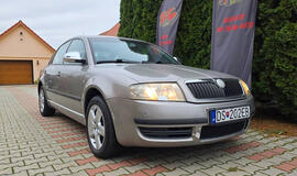 aptiktas „Škoda" flagmanas su beveik 900 tūkst. km rida