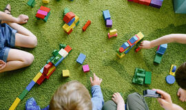 Vaikų darželis, vaikai, žaislai