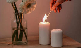 Blogiau už rūkymą: populiarios žvakės nuodija jūsų namų orą