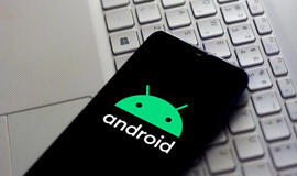 Ekspertai išrinko 5 senesnius „Android“ išmaniuosius telefonus, kuriuos drąsiai galima pirkti 2026 metais