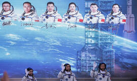 Trys Kinijos astronautai, vykdydami misiją „Shenzhou-23“, išvyko į kosminę stotį