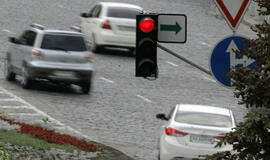 Kodėl kelyje lėtesni automobiliai visada jus pasiveja?