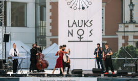 Lauksnos, festivalis, scena