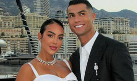Futbolininkas Ronaldo susituokė su savo ilgamete drauge Rodriguez