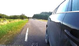 Automobilio stumtas dviratininkas