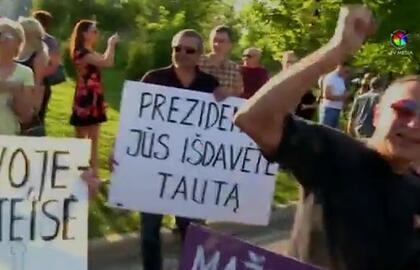Čikagos lietuviai Prezidentei skandavo "Gėda!" (video)