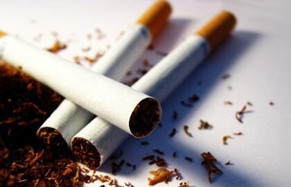 Tuščių pakelių tyrimas: nelegalūs rūkalai užima trečdalį rinkos