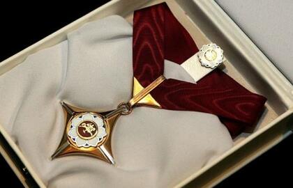 Auksinis scenos kryžius, teatras