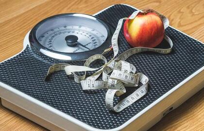 Svarstyklės padeda išvengti Kalėdų kilogramų