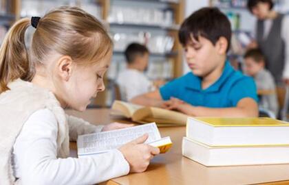 "Mokykliniai vadovėliai moko lyčių stereotipų"