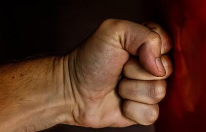 Vieną sumušė gatvėje, o kitą namuose