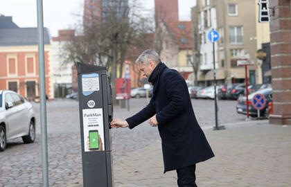 Ar reikia dvigubinti rinkliavas už automobilių statymą?